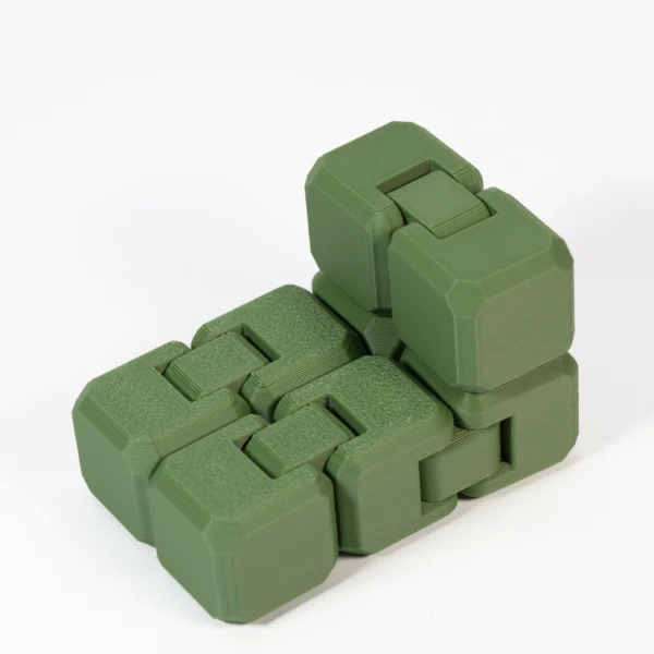 Складаний фіджет Infinity Cube для рук у розгорнутому положенні
